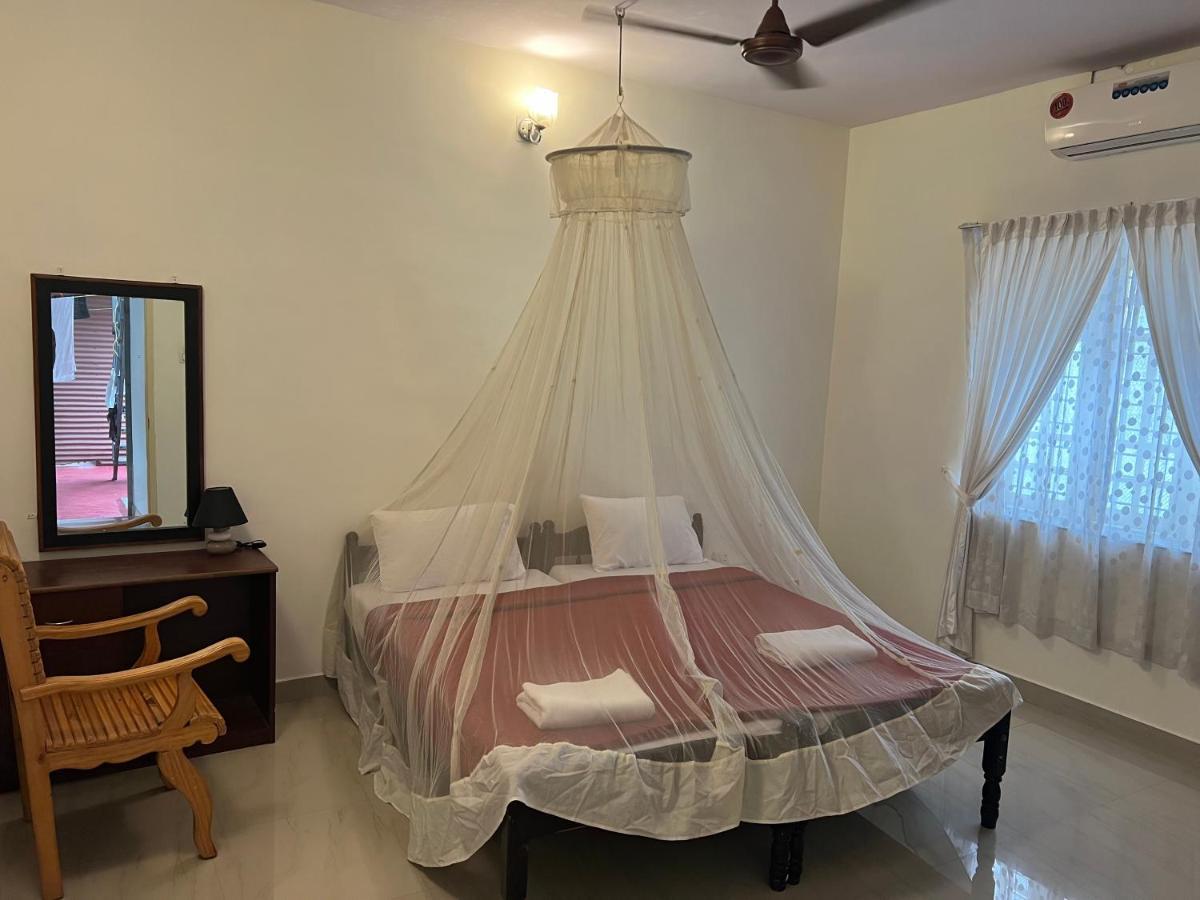 Kuppath Inn Kochi Extérieur photo